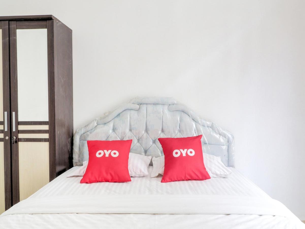 Oyo2997宫殿2号套房大酒店 Sindanglaya 外观 照片