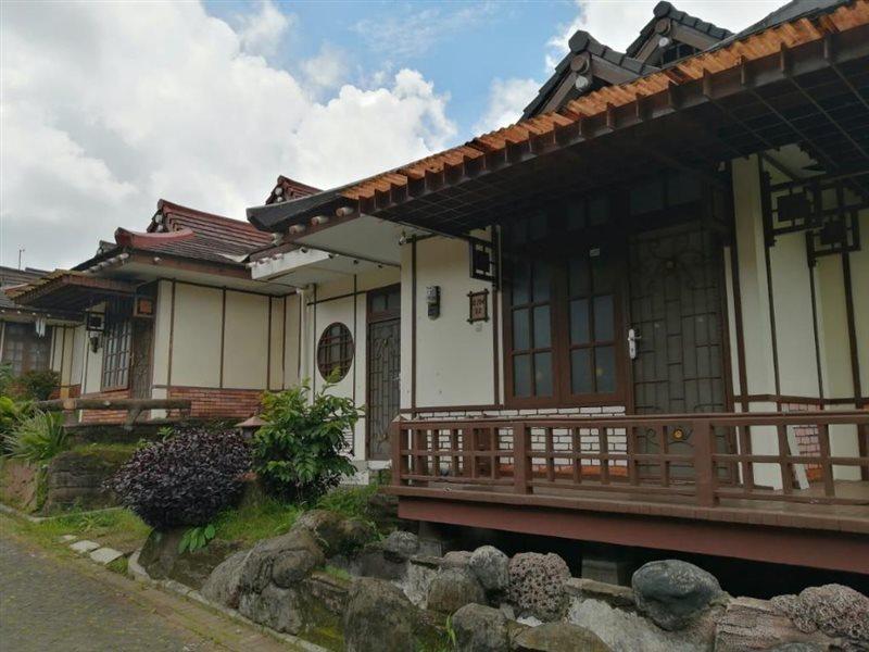 Oyo2997宫殿2号套房大酒店 Sindanglaya 外观 照片